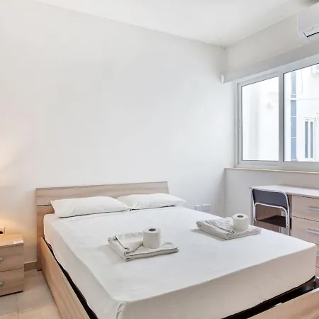 Mercury No.11 Private Balcony Apartament